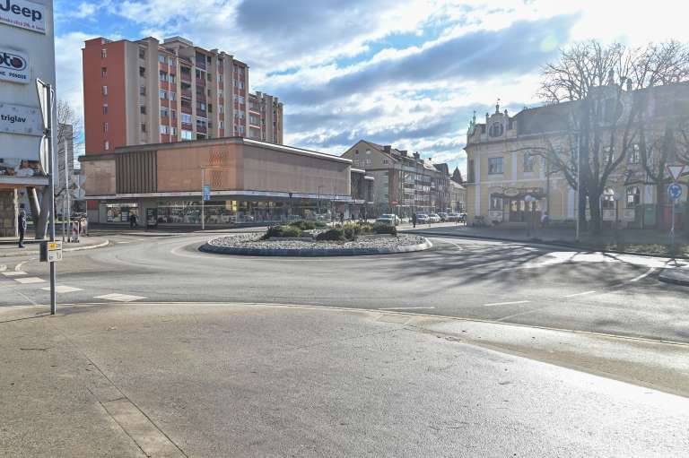 trg-zmage-murska-sobota, spomenik