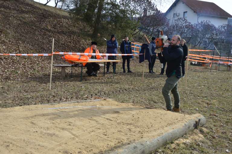 prosečka-vas, tekmovanje-v-hitrostnem-žaganju-z-motorno-žago, motorna-žaga