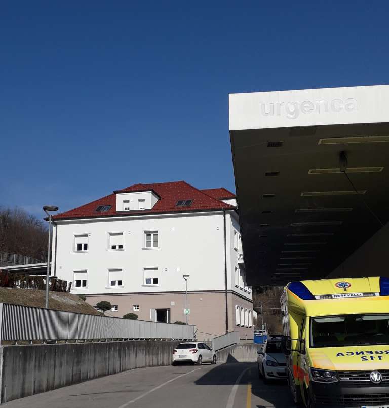 Bolnica Trbovlje Uprava.jpg