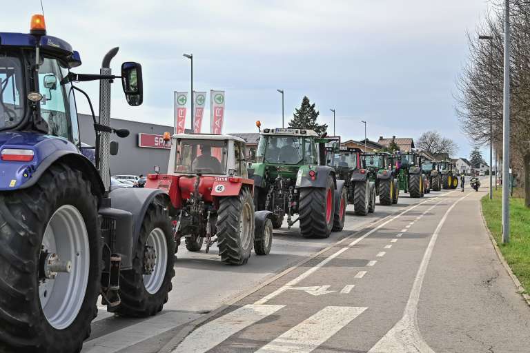 opozorilni-shod-kmetov-2023, murska-sobota-traktorji, traktoristi, kmetje, kmetijstvo