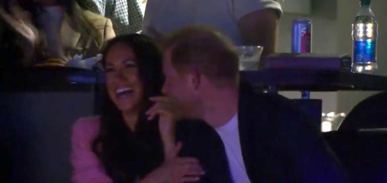Meghan Markle zavrnila možev poljub.jpg