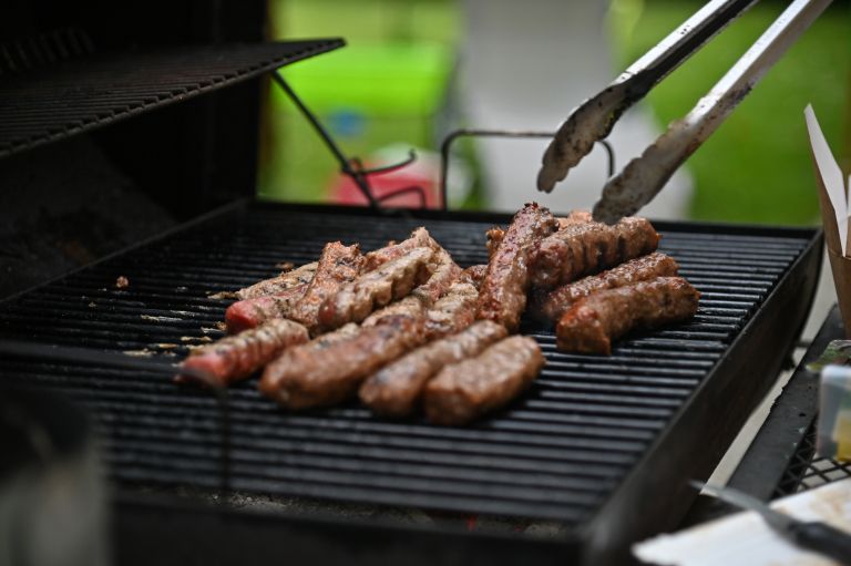 simbolična, grill, žar, piknik, čevapčiči