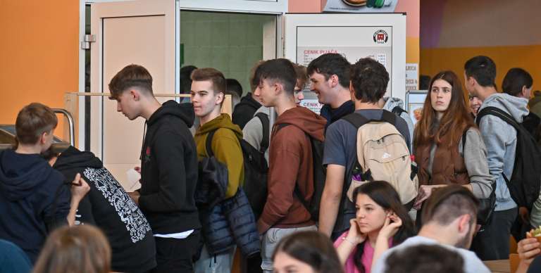 simbolična, sptš, mladi, dijaki, šola, menza,