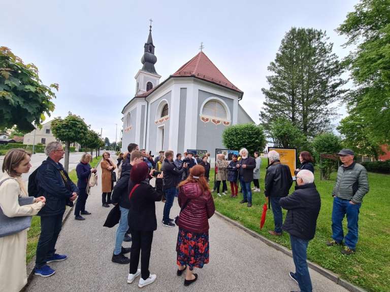 naslovnr.jpg