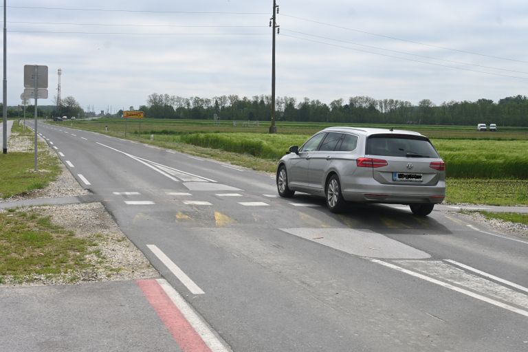 dokležovje, ležeči-policaji, umirjanje-prometa, ovira