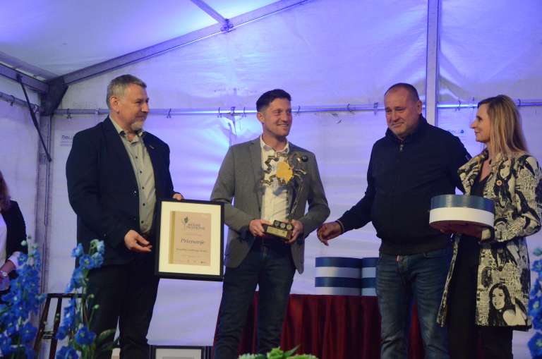 marjan_jelenic_je_predal_naslov_prvaka_juretu_grubarju.jpg