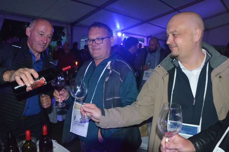 stane_mozic_toci_zupanovo_vino.jpg