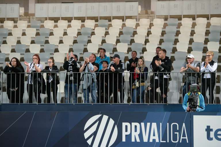 tribune, gledalci, koper, mura, navijači