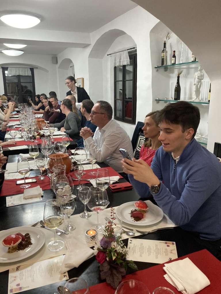 vino_in_hrana__1_.jpg