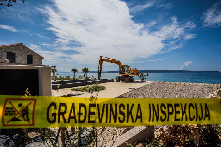 rušenje, črna-gradnja, otok-čiovo, hrvaška