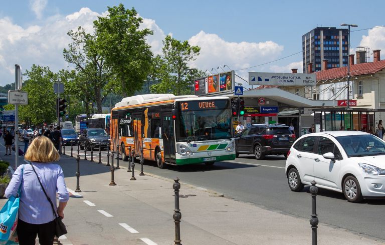 promet, kolone, zastoji, avtocesta, avtobus