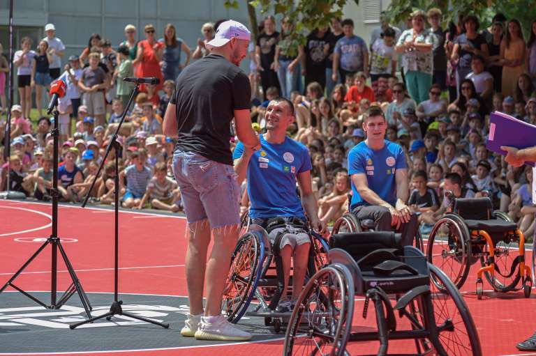 goran-dragić, fundacija, košarkaško-igrišče, osnovna-šola-i-murska-sobota, otvoritev-igrišča