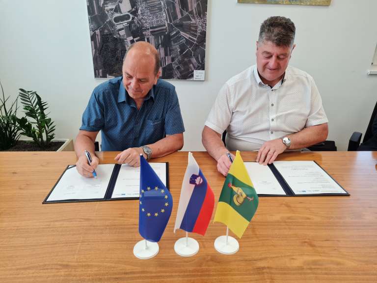 podpis_pogodbe___kobila.jpg