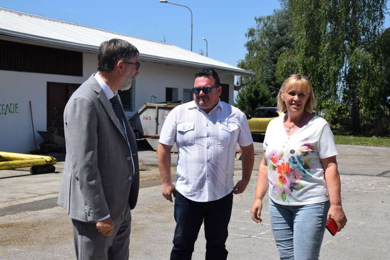 darjo-felda, minister, turnišče, ogled-škode, šola