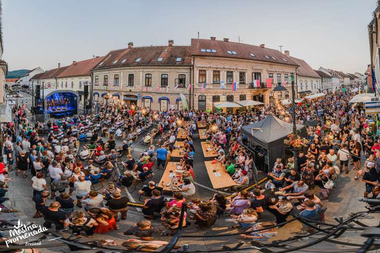 promenada_23_tilen_artac_in_klapa_sufit__3_.jpg