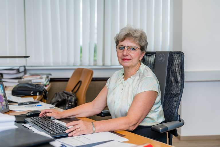 IRENA ŠINKO, ministrica za kmetijstvo, gozdarstvo in prehrano