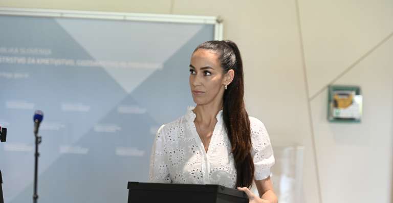 predaja podpisov, nutrije, tina gaber (1).jpg