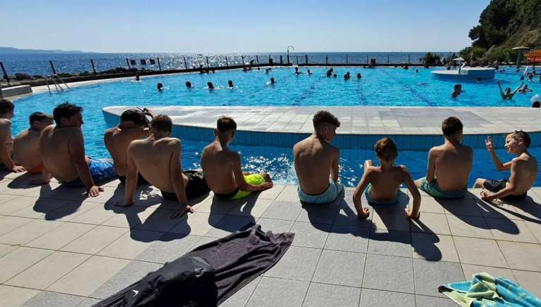 rks-oz-ms, rdeči-križ, morje, pričarajmo-nasmeh, otroci, debeli-rtič