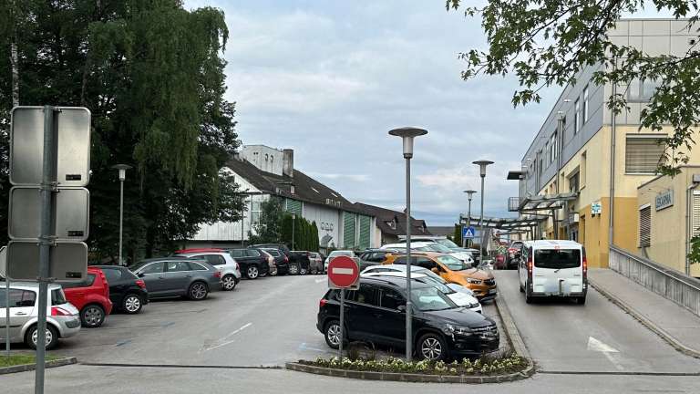 trebnje___javna_parkirisca__pred_zd____foto_m_povhe.jpg