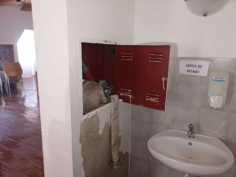 _knjiznica__3_.jpg