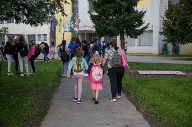 osnovna-šola-tišina, prvi-šolski-dan, amzs