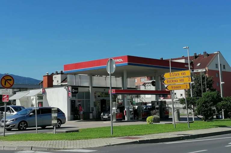 d38_petrol1.jpg