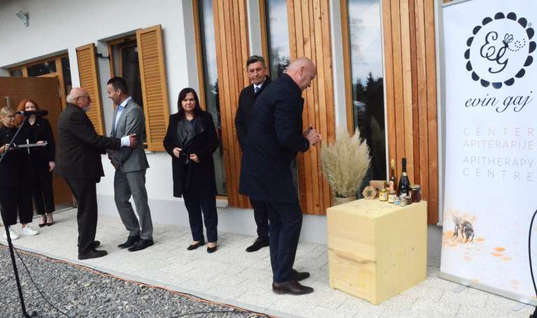 tudi_zupan_mo_krsko_se_je_podpisal_na_panj.jpg
