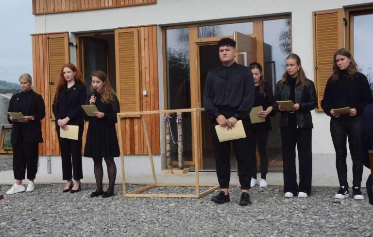 izvirna_rdeca_nit_otvoritve_evinega_gaja.jpg
