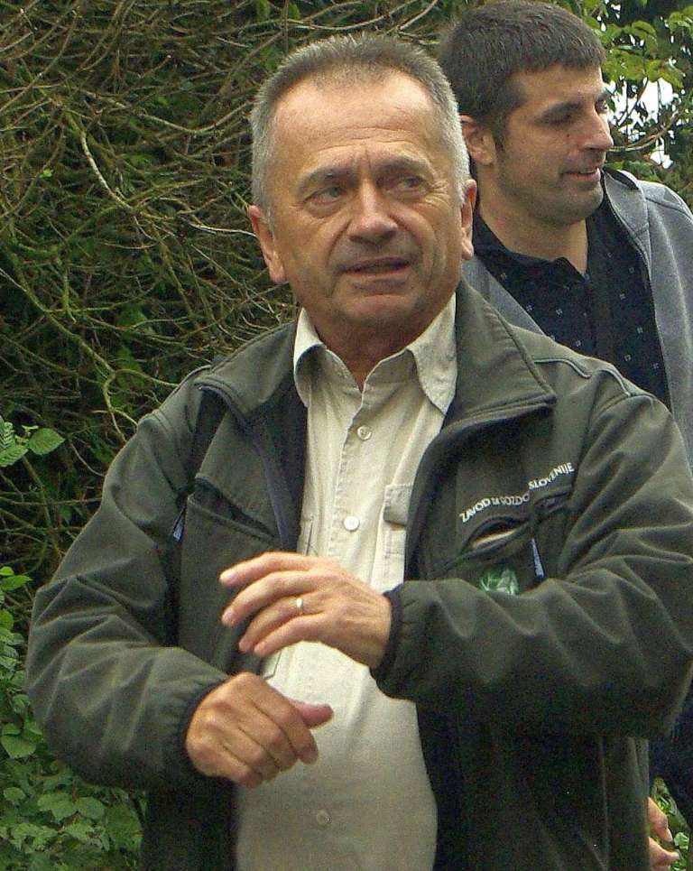 d43_gozdnaknjiznicaprah.jpg