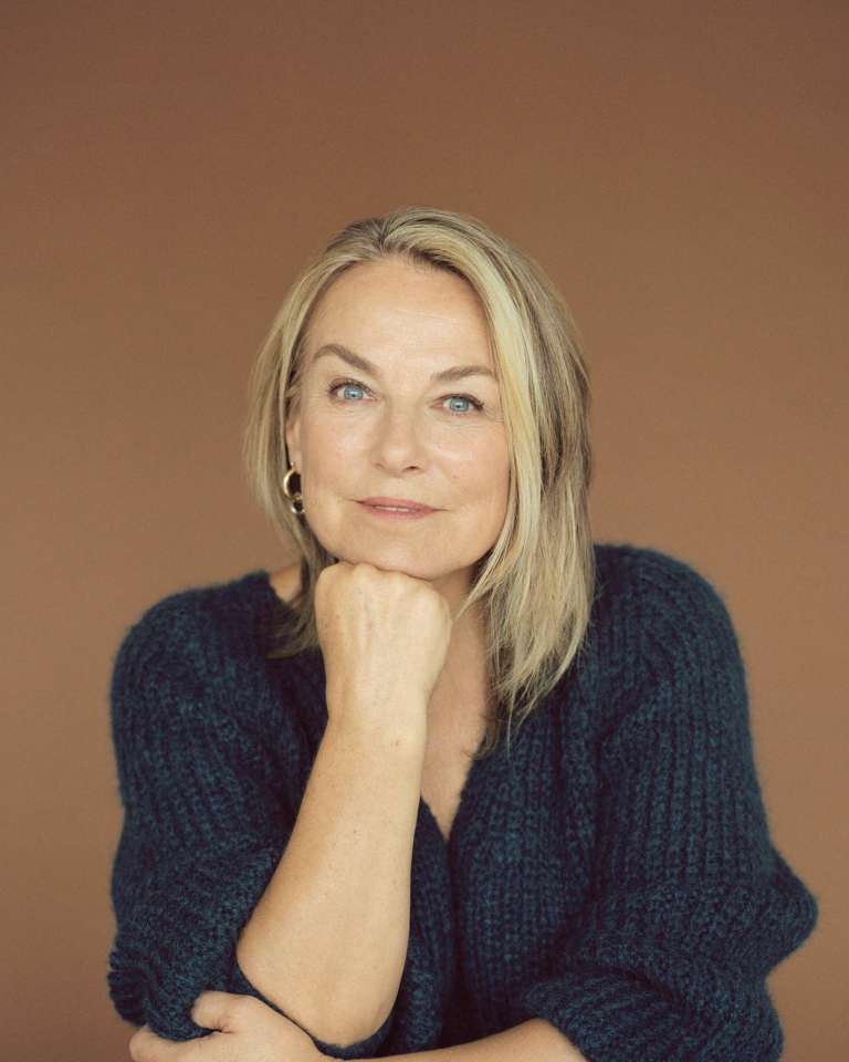nezvestoba Esther Perel-foto.jpg