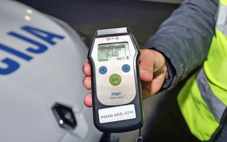 797933_202policija_alko08t.jpg