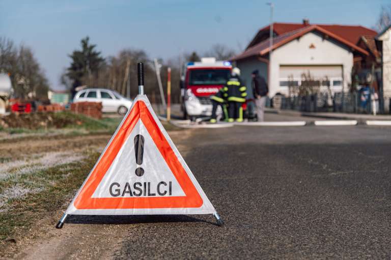 simbolična, ogenj, gasilci, zapora-ceste, požar