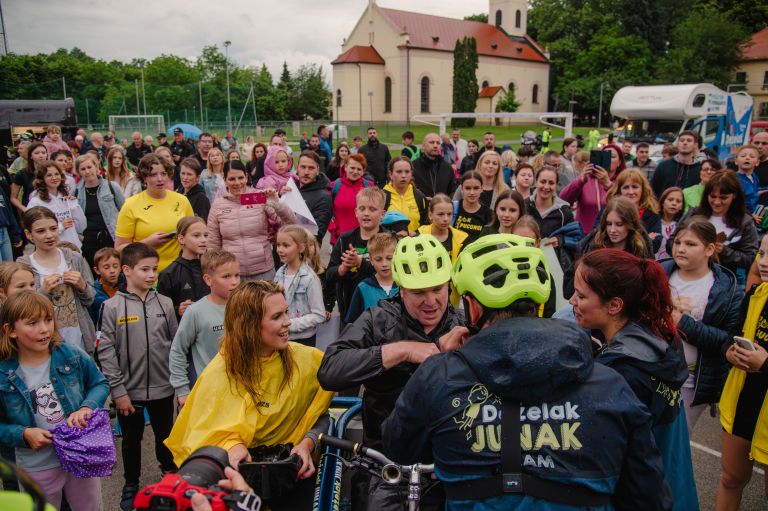 deželak-junak, puconci, otroci