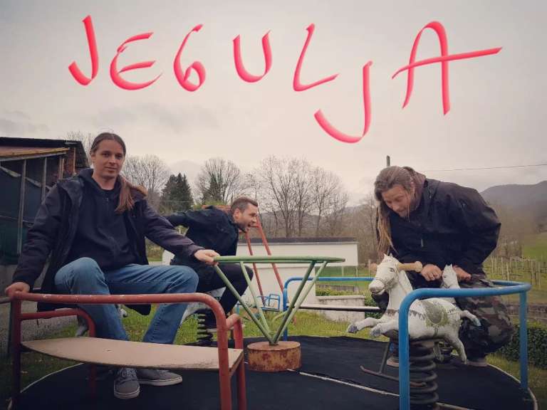 jegulja, nov-album, anguilla-guerilla, god-bless-this-mess, založba
