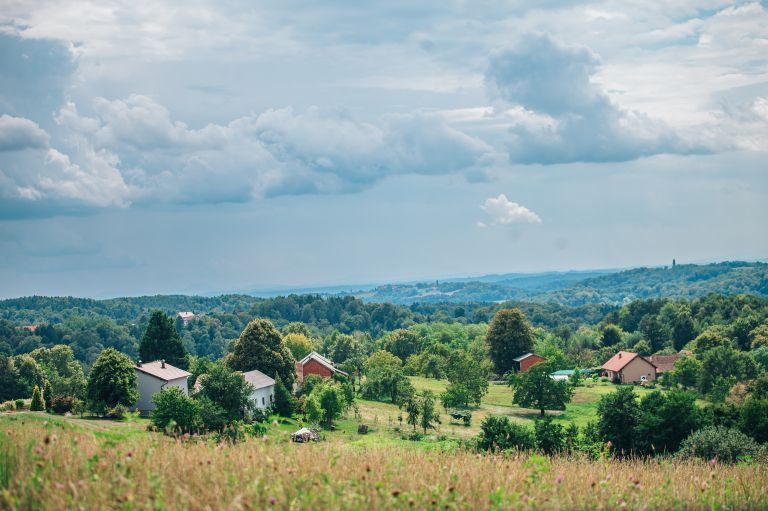 simbolična, občina-grad, vidonci, cerkev, goričko, narava, podeželje, oblaki, nevihta, gozd