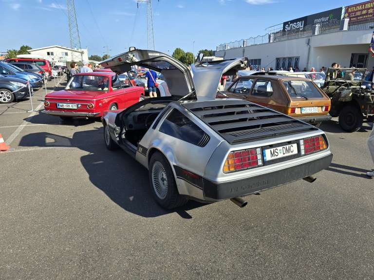 starodobniki, potujoči-muzej, oldtimer