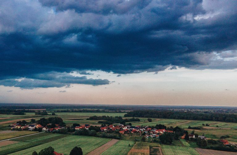 simbolična, nevihta, neurje, vreme, oblačno, oblaki, dron