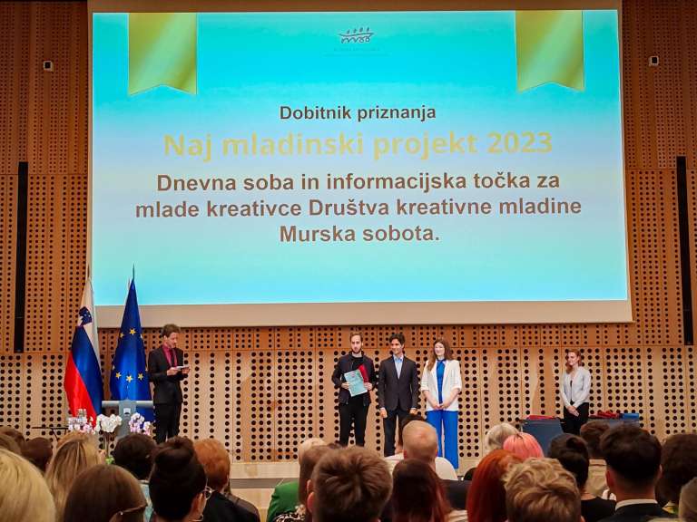 priznanje, društvo-kreativne-mladine, predsednica-države