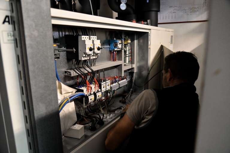apolis, ogrevanje, sončni-kolektorji, toplotne-črpalke, elektroinštalater