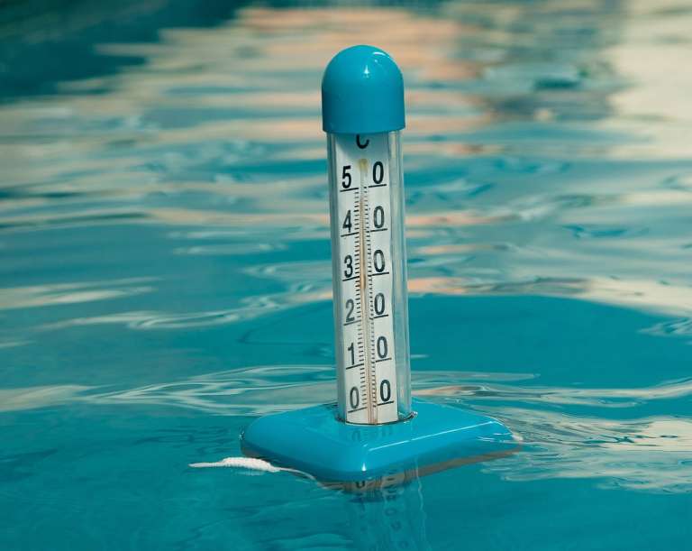 swimming-pool-thermometer-1605907_1280.jpg