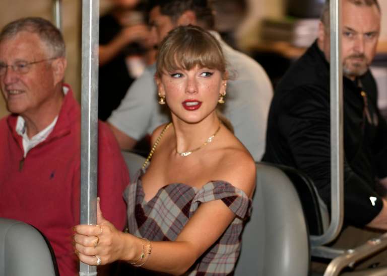 Taylor Swift (5).jpg