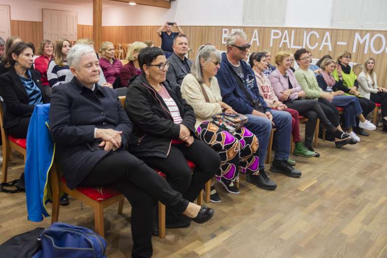 bela-palica, okrogla-miza