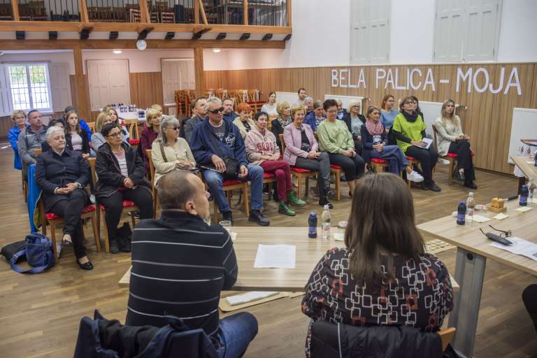 bela-palica, okrogla-miza