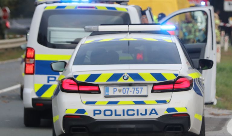 policija avto.jpg