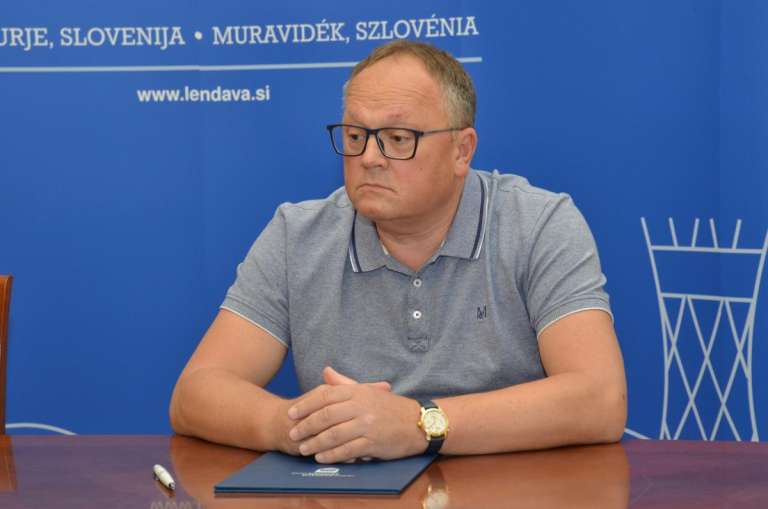 sandi brezovnik.jpg