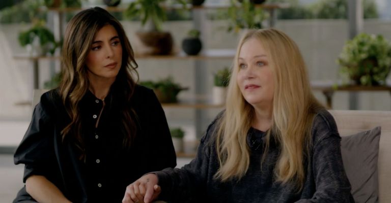 Christina Applegate in Jamie-Lynn Sigler v svojem podcastu o boju z multiplo sklerozo