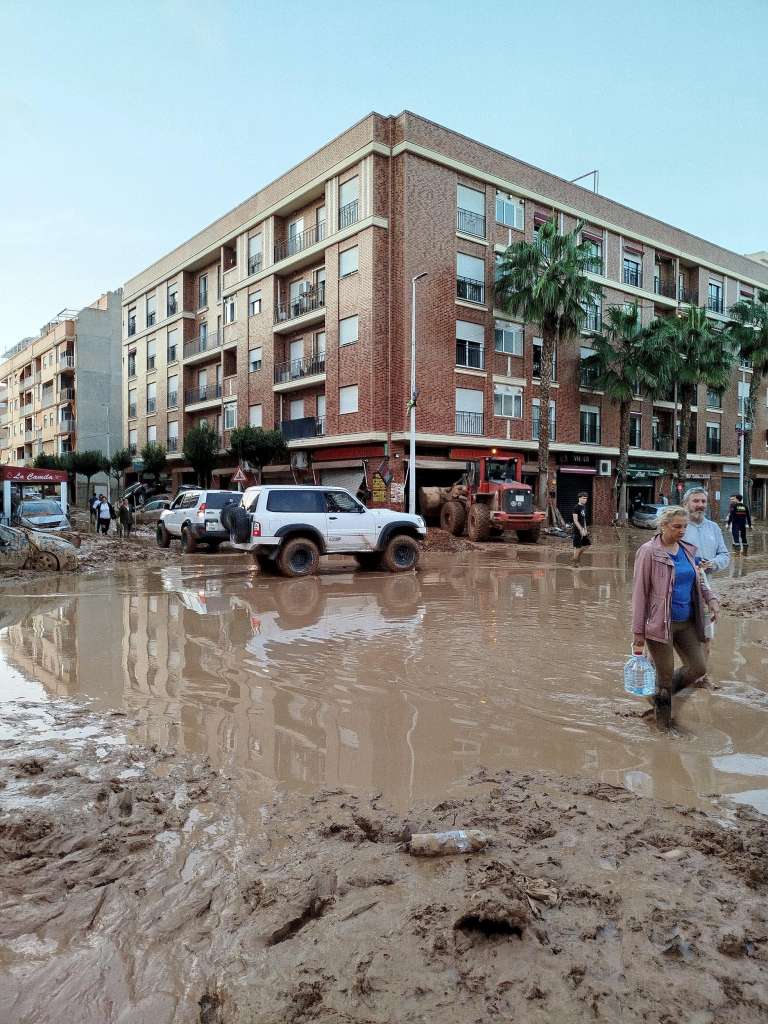 poplave14. Skoraj neprehodne ulice..jpg