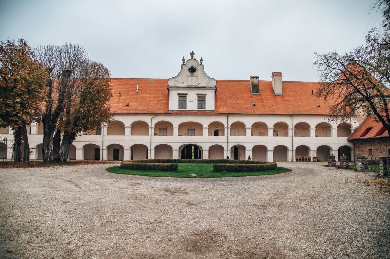 ris-dvorec-rakičan, grad, simbolična