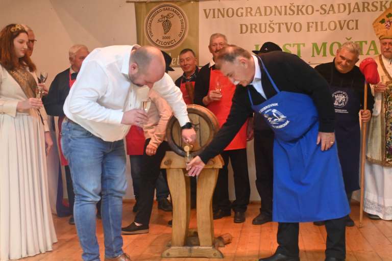 krst-mosta, filovci, vinogradnisko-in-sajdarsko-drustvo-filovci