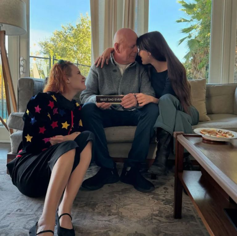 Bruce Willis - Ob strani mu stoji vseh pet hčera in tudi nekdanja žena Demi Moore.